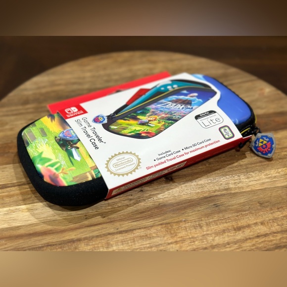 Nintendo Switch Lite Game Traveler Slim Travel Case Zelda Link's Awakening NEW! - Picture 4 of 9